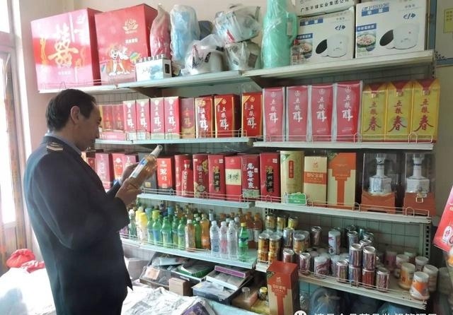 漳縣武當(dāng)鄉(xiāng)開展酒類市場專項(xiàng)檢查 守護(hù)“酒杯里的安全”